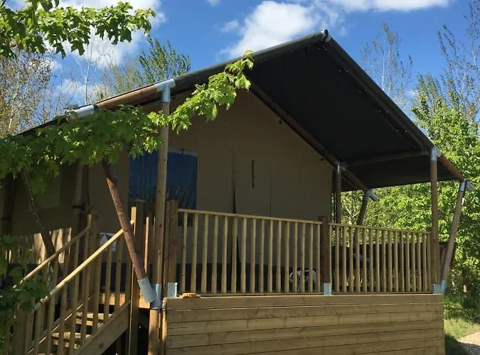 Riverwood Farm Glamping Safari Tent